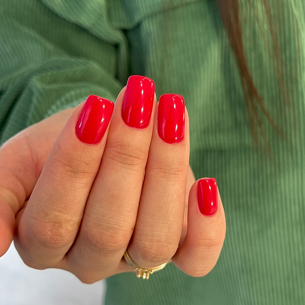 Маникюр с однотонным покрытием