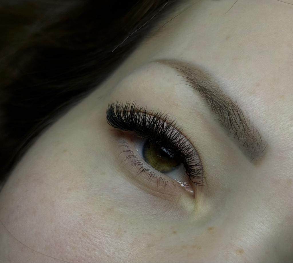 Наращивание ресниц 3D