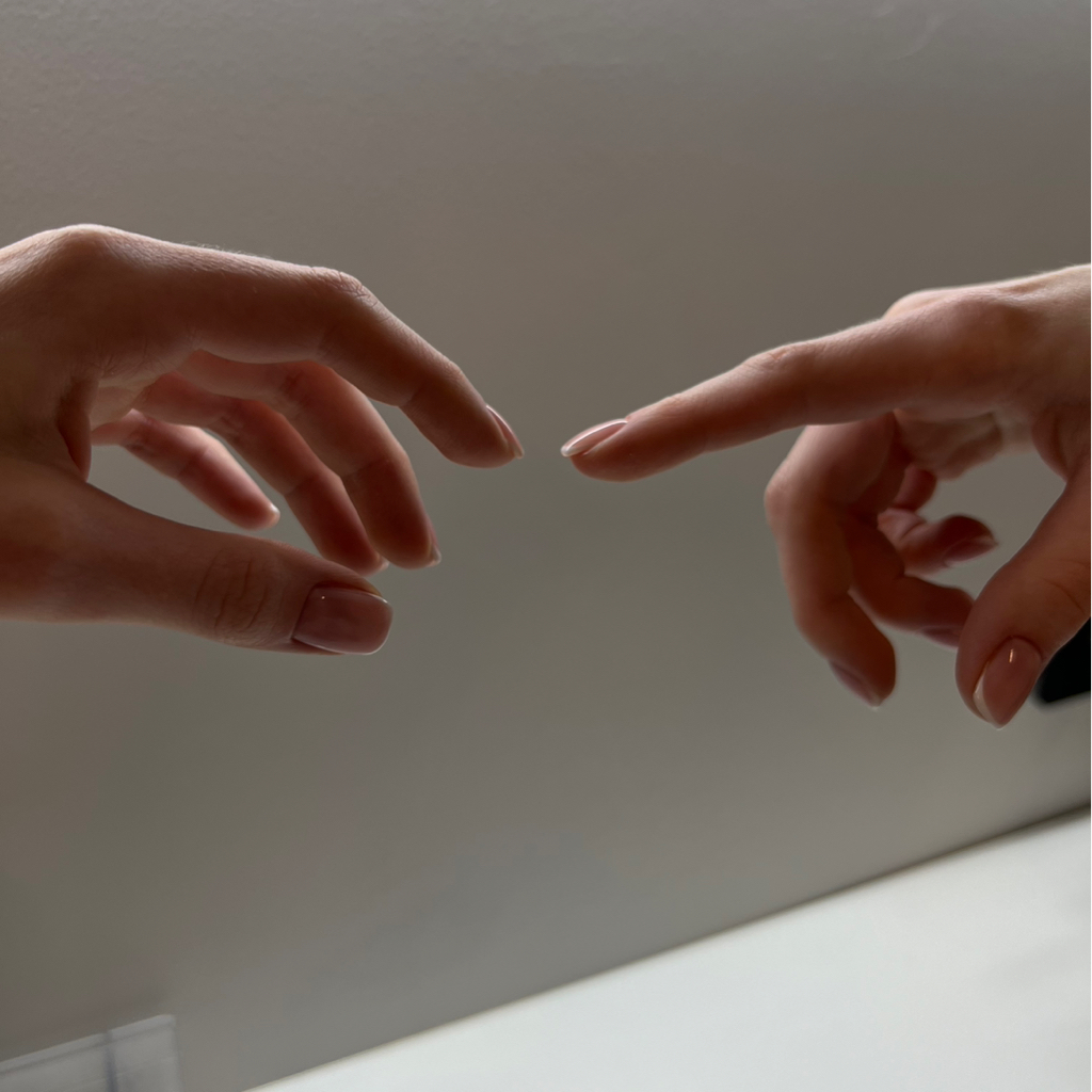 Маникюр с покрытием гель лак +педикюр полный с покрытием гель лак.