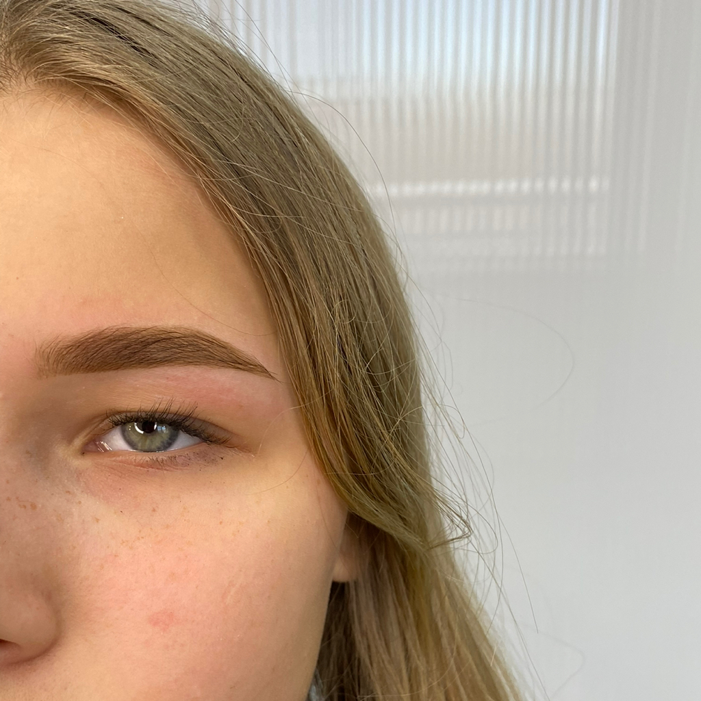 Окрашивание бровей