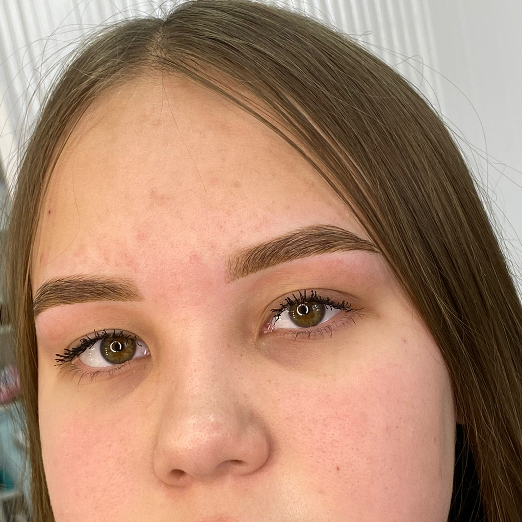 Коррекция и окрашивание бровей