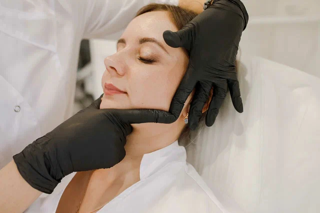 Контурная пластика лица