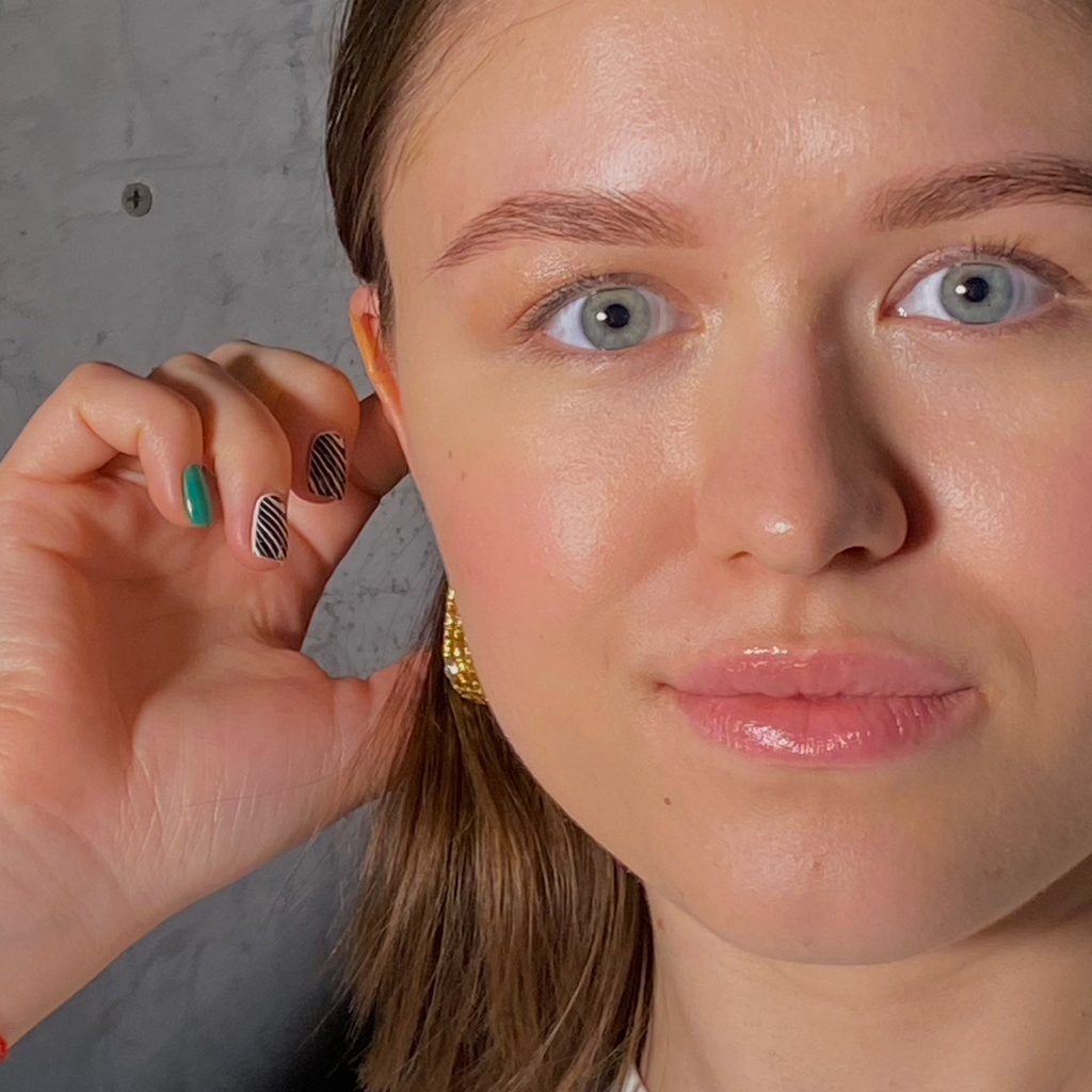 Коррекция и окрашивание бровей