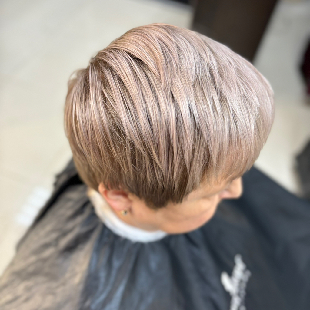 Стрижка на короткие волосы ( пикси )