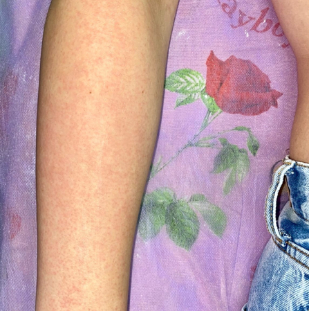 Руки до локтя.