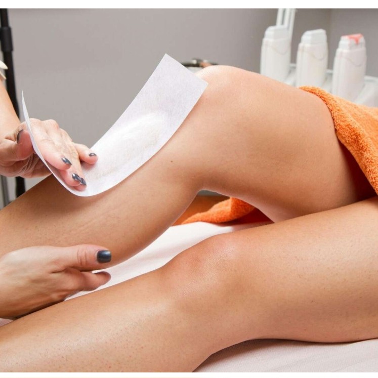 Восковая эпиляция ноги до колен