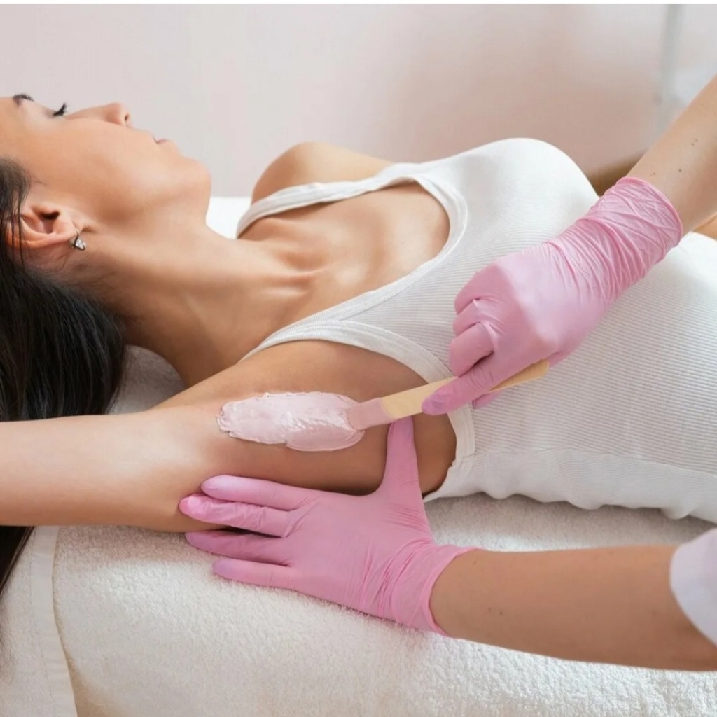 Восковая эпиляция подмышки