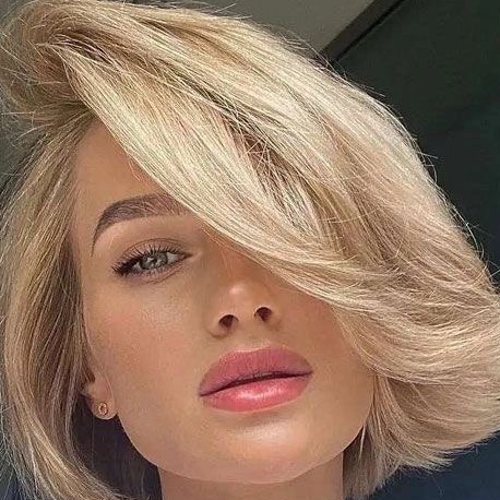 Окрашивание прикорневой зоны и длины волос красителем( блондинка)