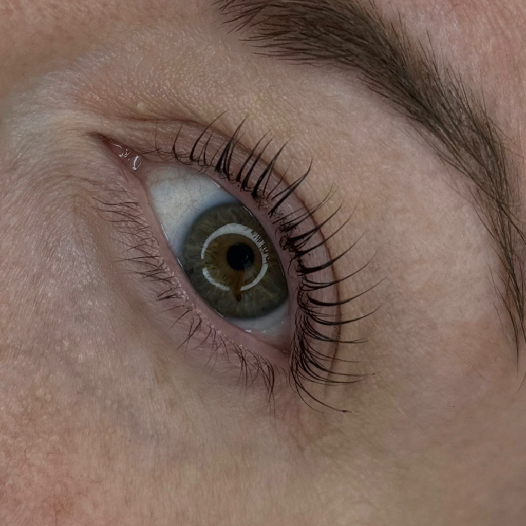 Eyelash lamination complex