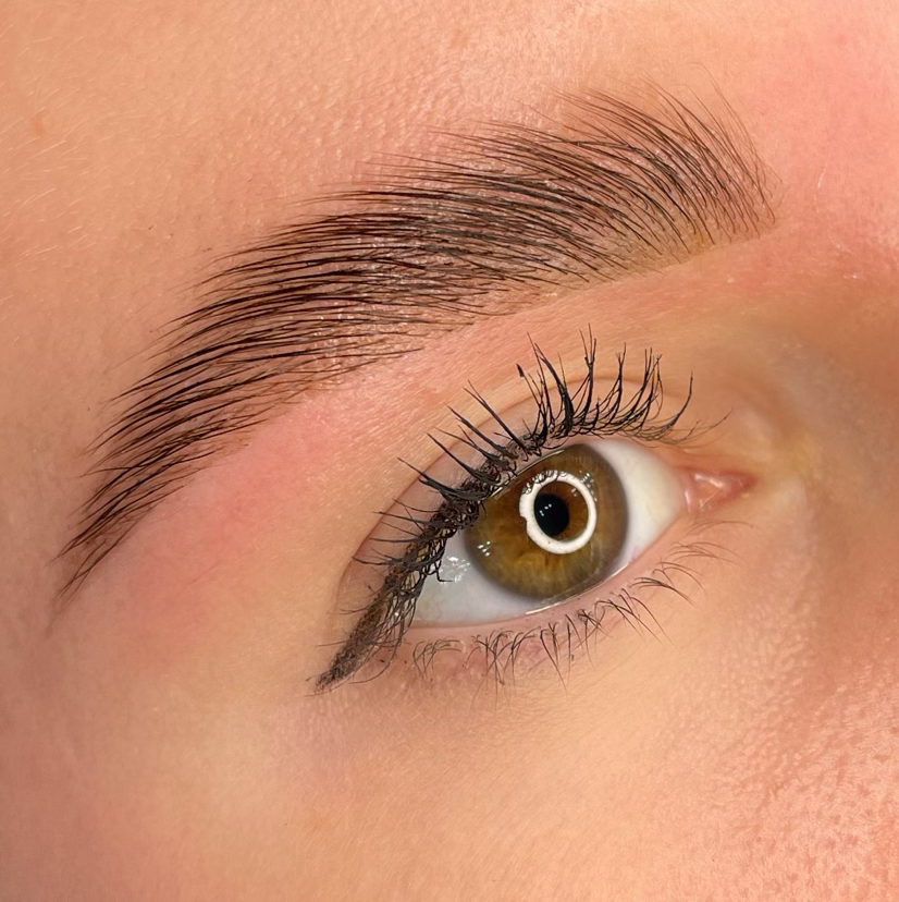 Окрашивание бровей