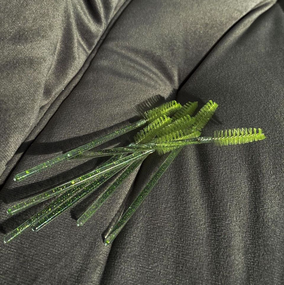 Снятие наращенных ресниц