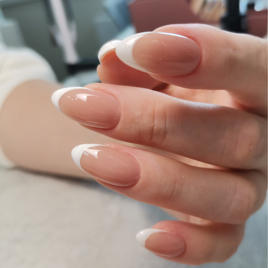 Маникюр с покрытием гель-лак + френч