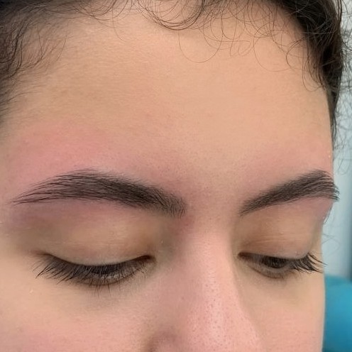 Коррекция бровей