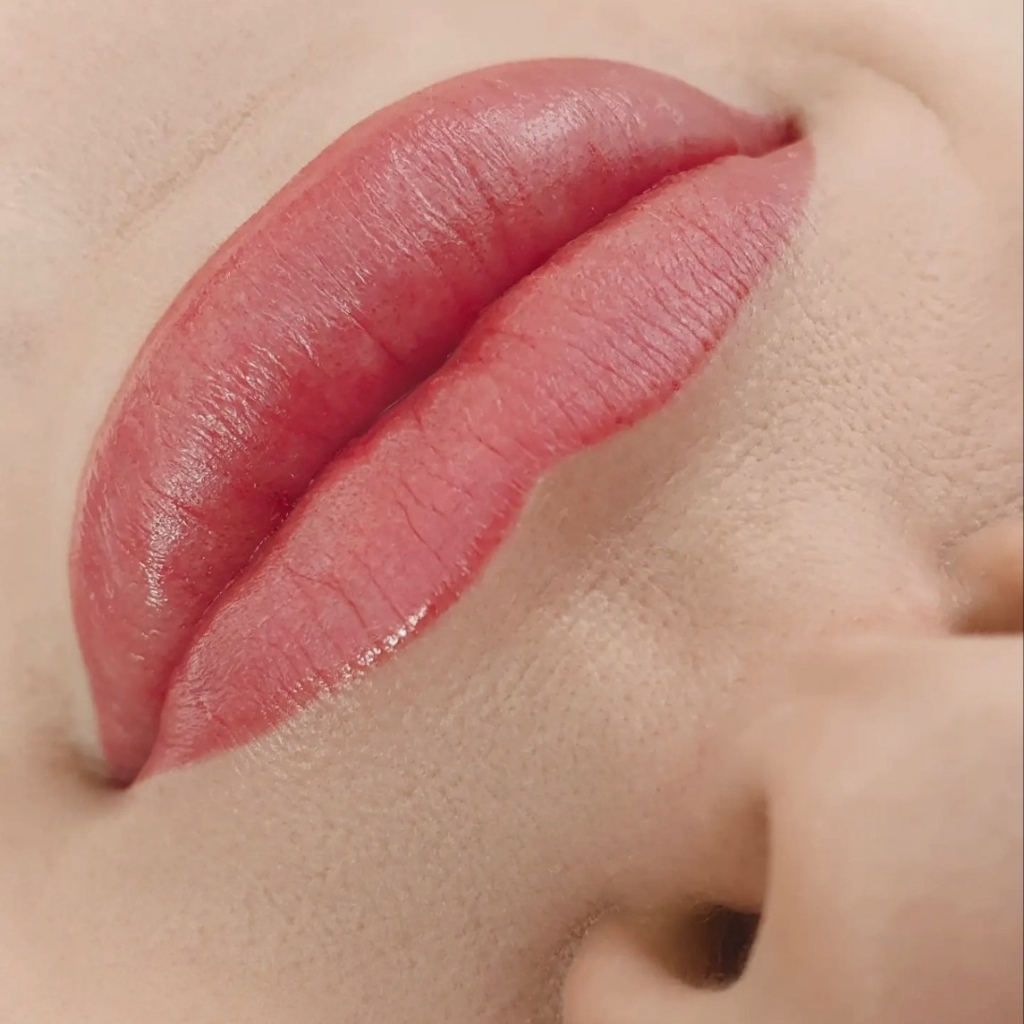 Перманентный макияж губ