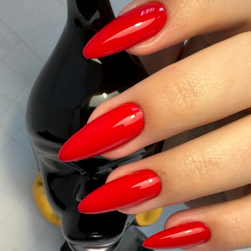 Маникюр с укреплением натурального ногтя твёрдым гелем и покрытие в один тон/нюд