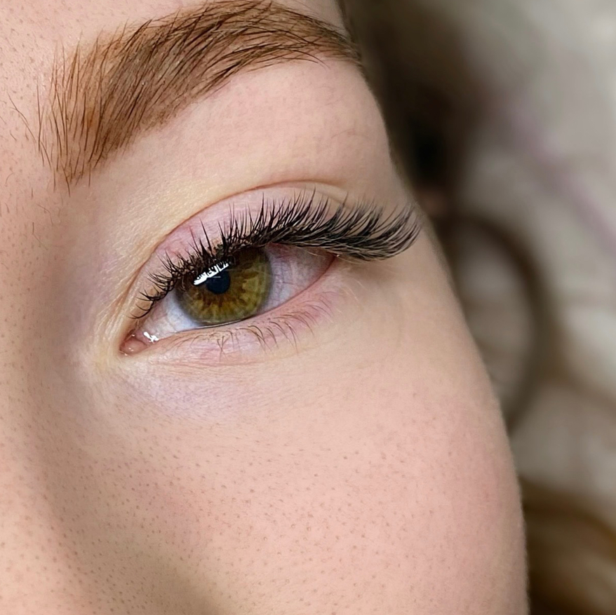 Наращивание ресниц классика