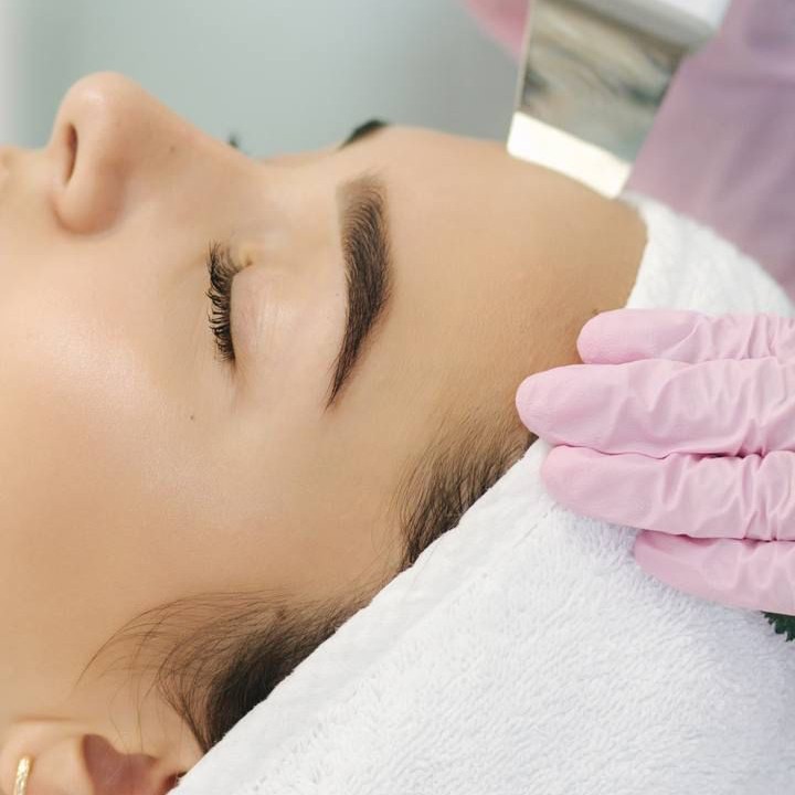 Голливудский пилинг + УЗ чистка лица (требуется консультация)