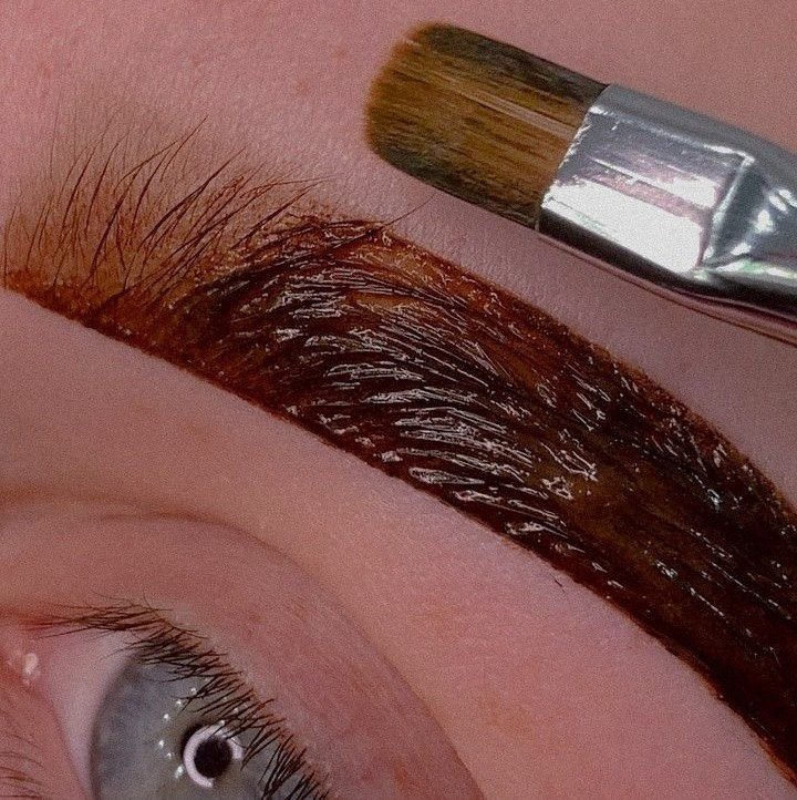 Окрашивание бровей хной