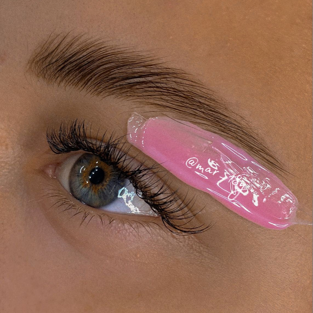 Коррекция бровей воском/пинцетом