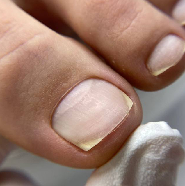 Педикюр полный комплекс  (Обработка стоп и пальчиков + покрытие)