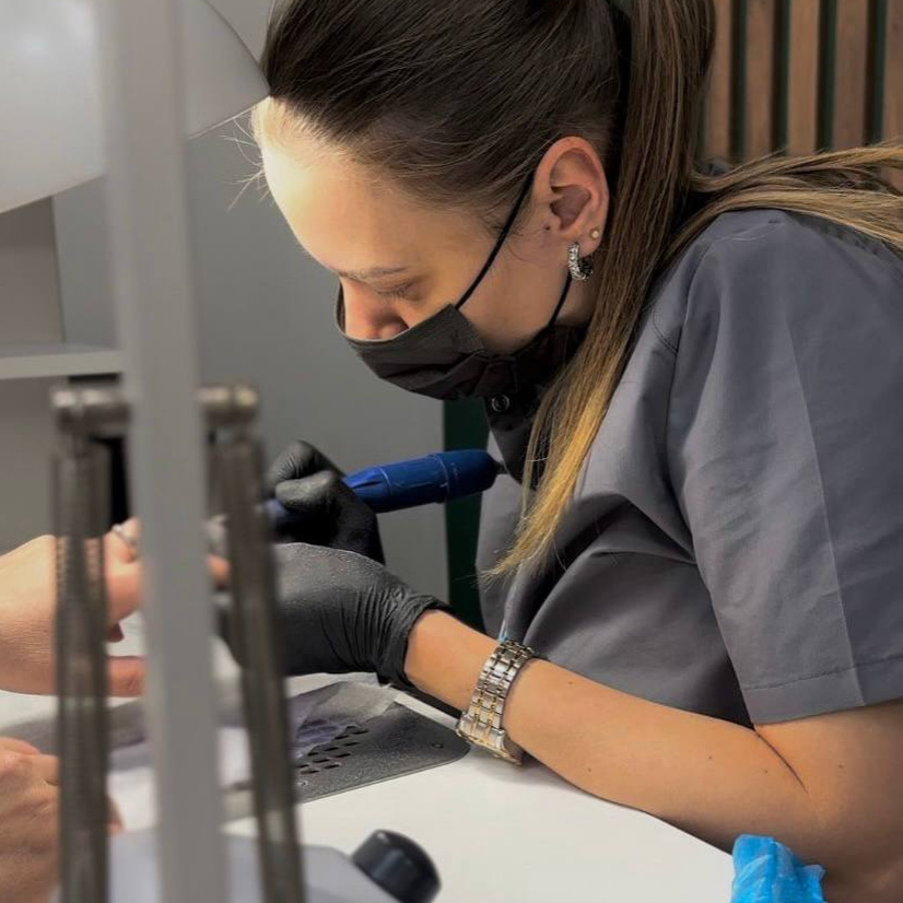 Аппаратный маникюр без покрытия