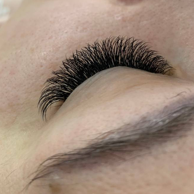 Снятие наращенных ресниц