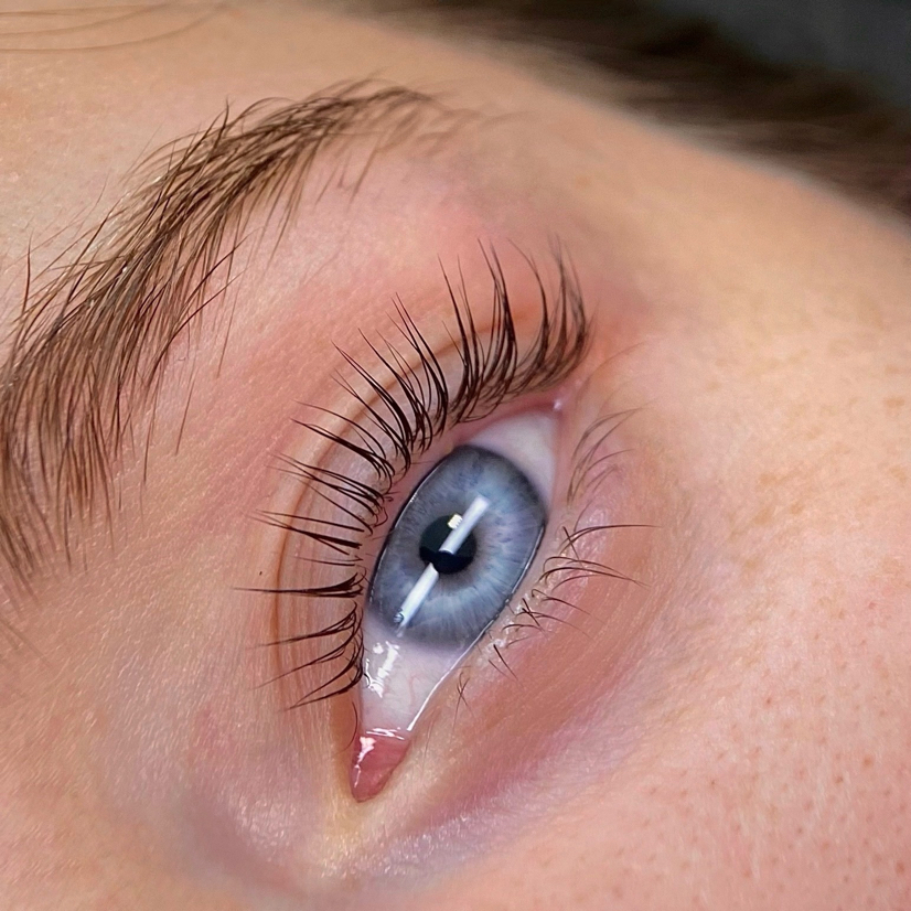 Ламинирование верхних ресниц (ботокс ресниц)
