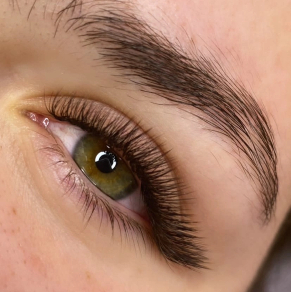 Наращивание ресниц 3д