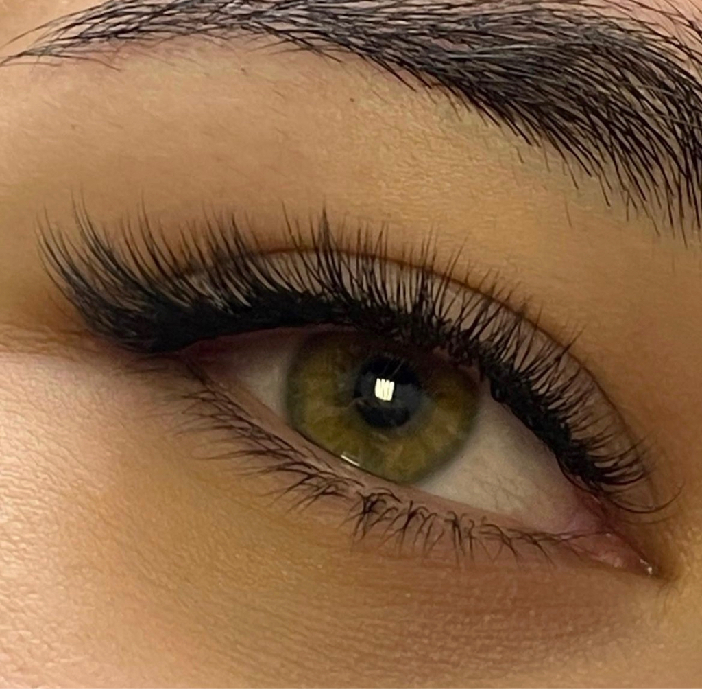 Наращивание ресниц классика