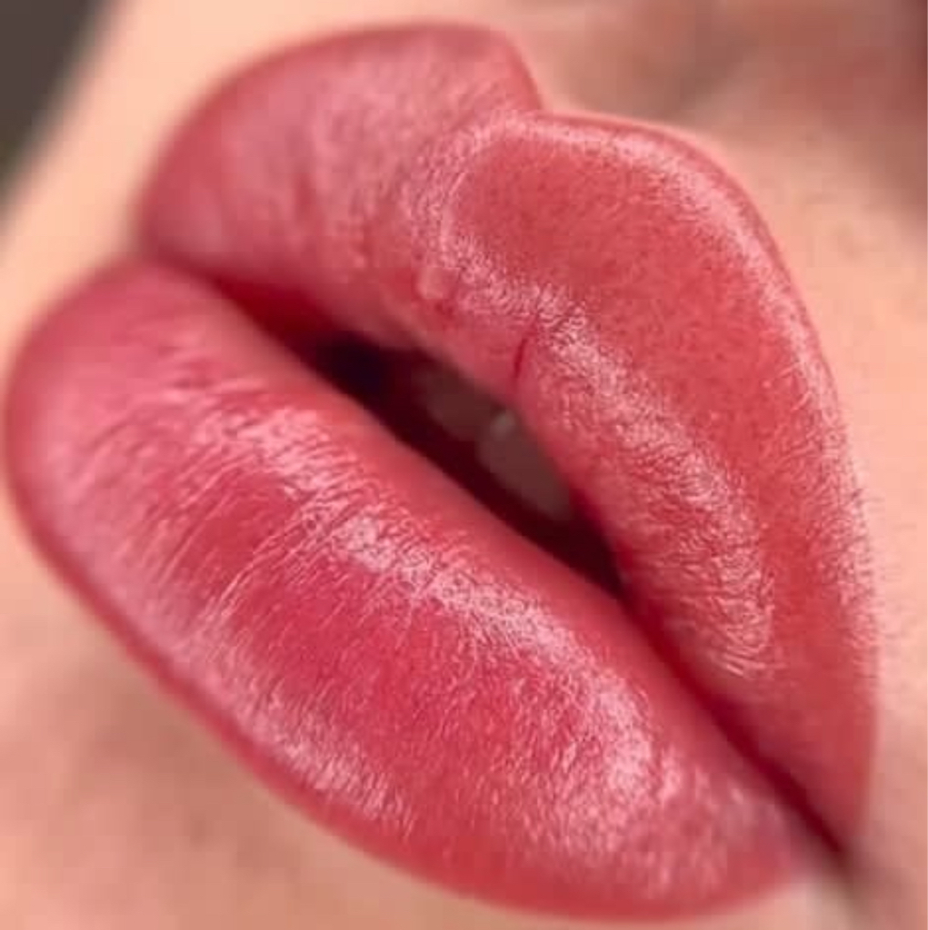 Перманентный макияж губ