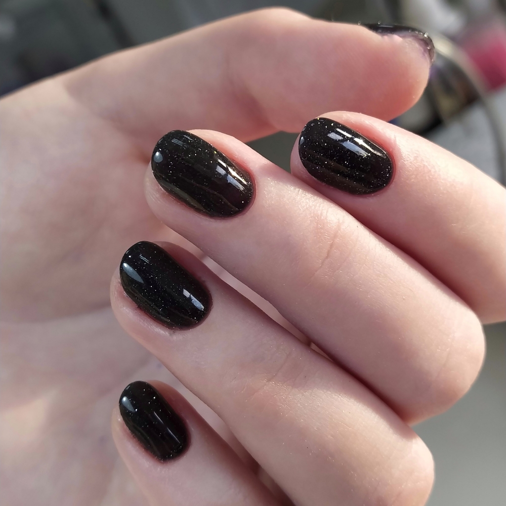 Маникюр с покрытием гель-лак