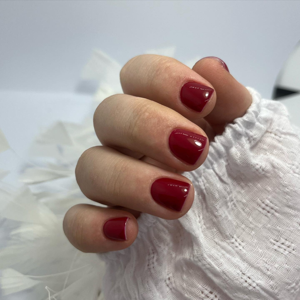 Маникюр с однотонным покрытием