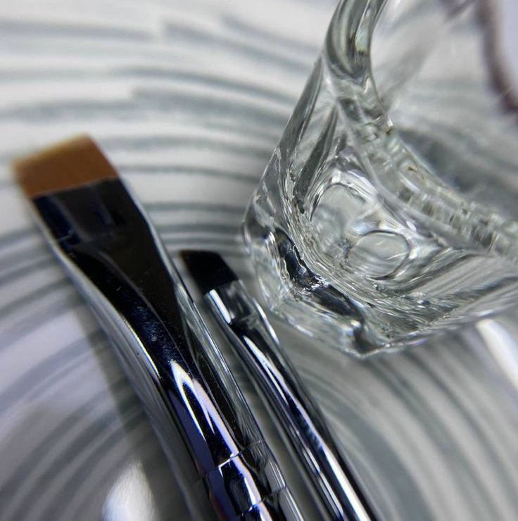 Коррекция бровей