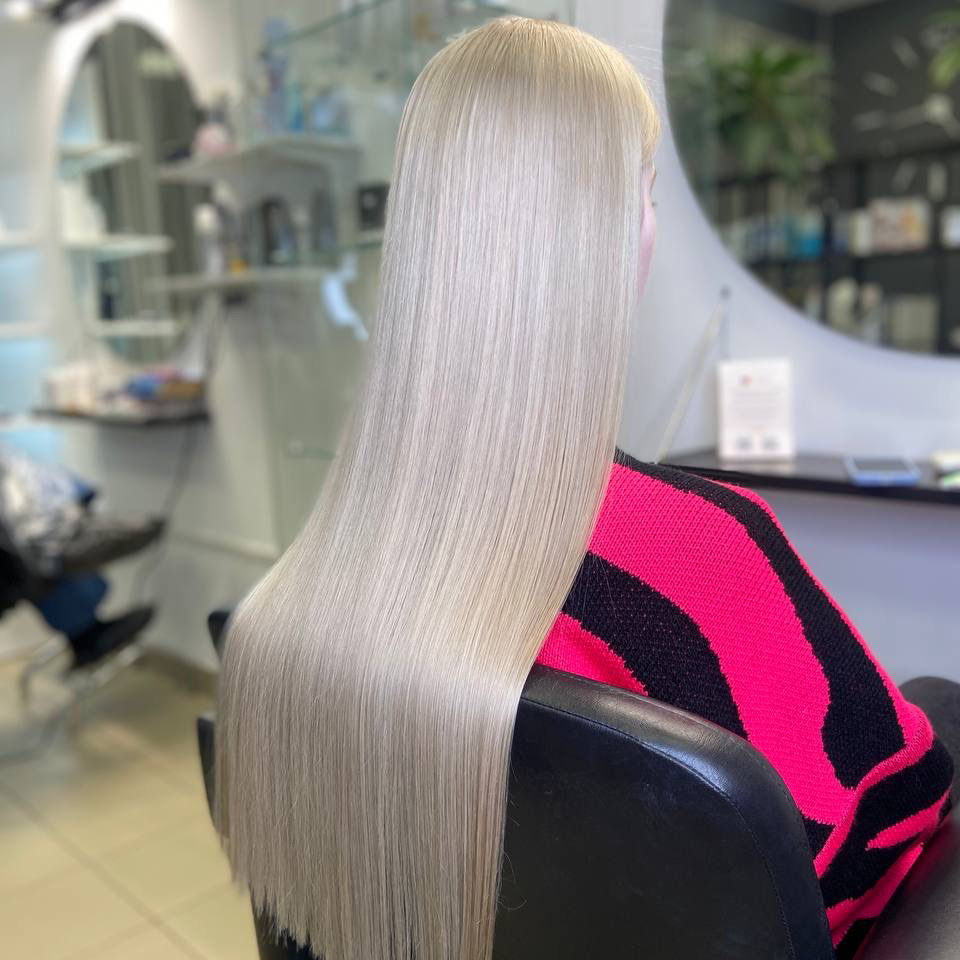 Тотал блонд  (корни до 2 см)  Осветление корней пудрой+окрашивание