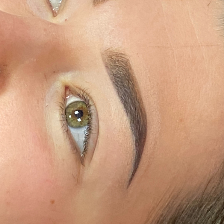 Коррекция бровей+ окрашивание