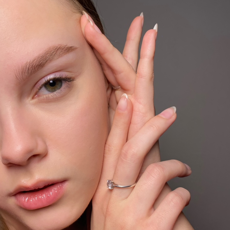 Осветление бровей