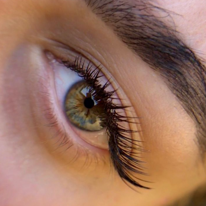 Снятие нарощенных ресниц без дальнейшего наращивания