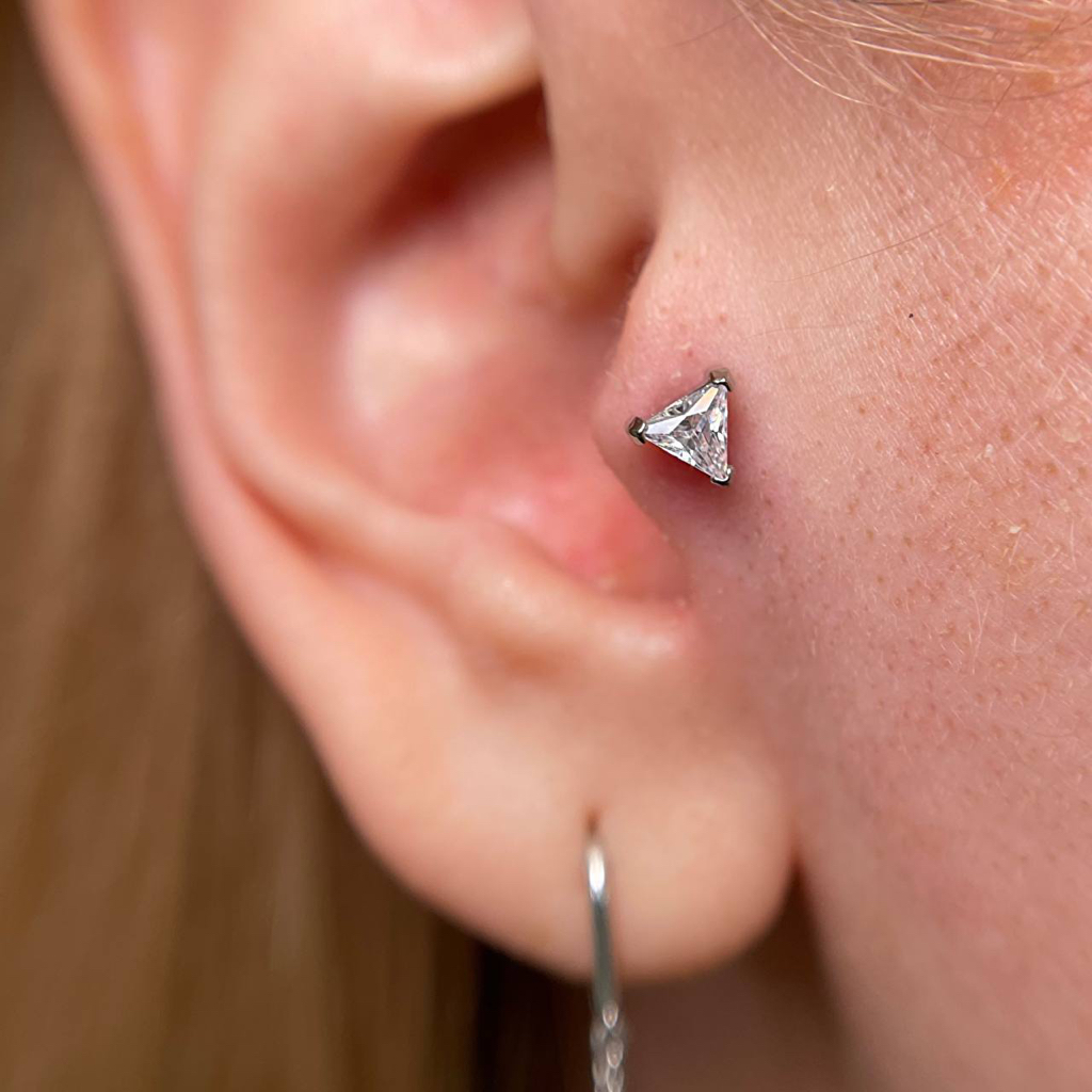 Tragus + украшение