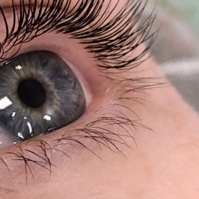 Окрашивание нижних ресниц