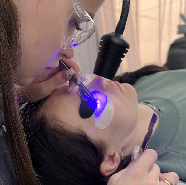 LED-наращивание ресниц (классика, 1,5д)