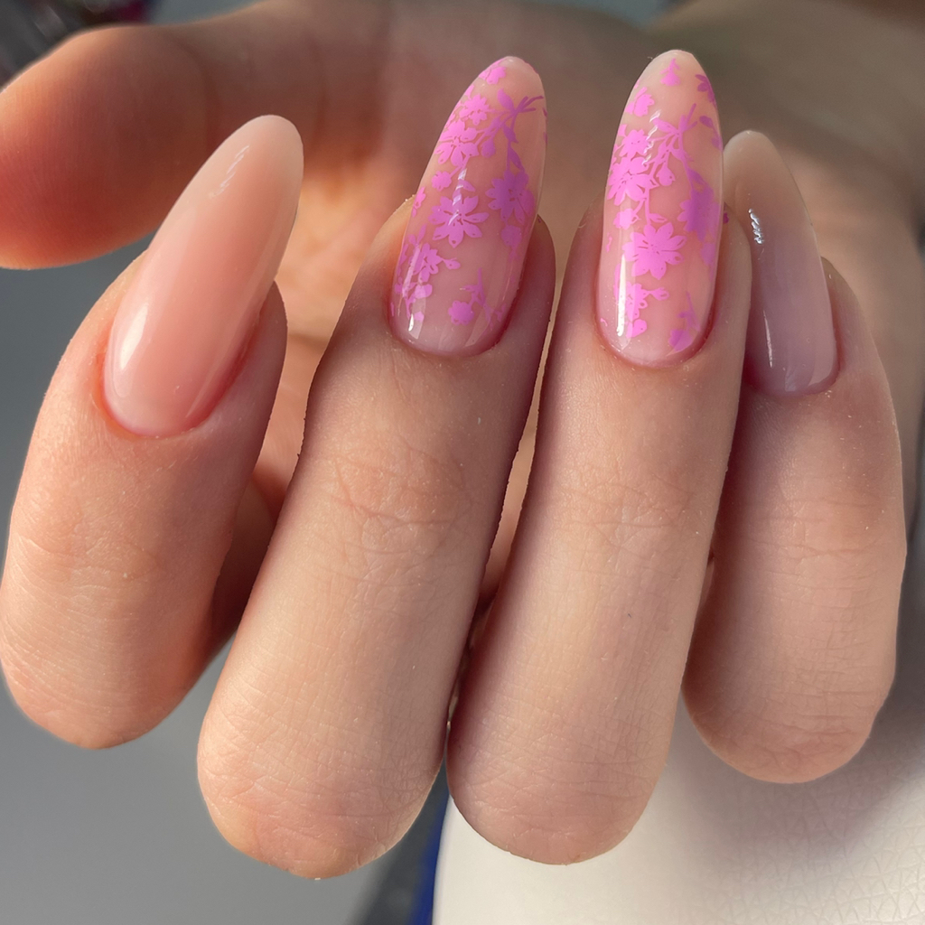 Наращивание ногтей