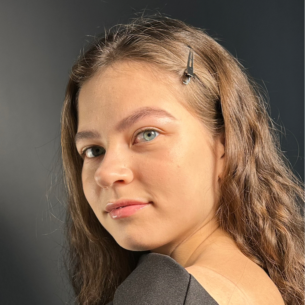 комплекс 
коррекция и окрашивание бровей +удаление пушка над губой