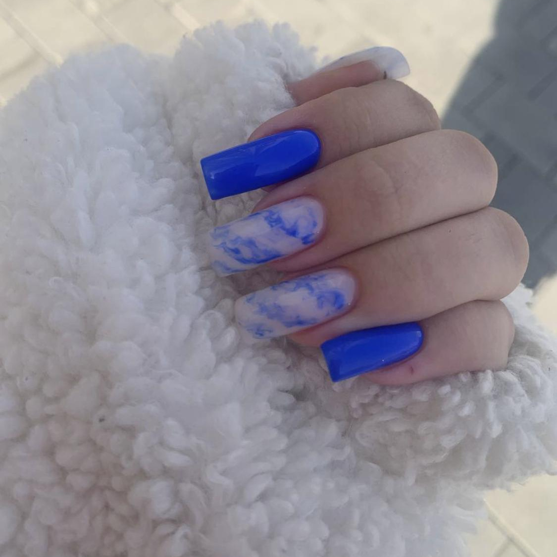 Маникюр с покрытием + экспресс-дизайн (втирка/слайдер/наклейка/стемпинг до 4-х ногтей)