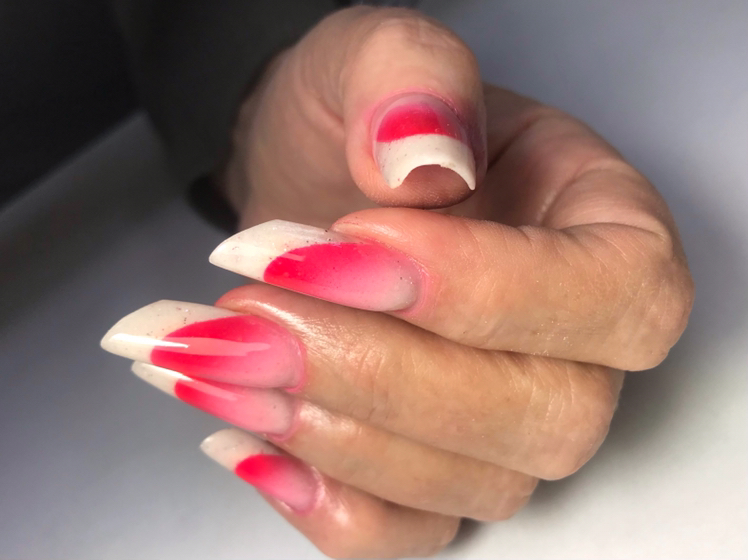 Коррекция ногтей +маникюр