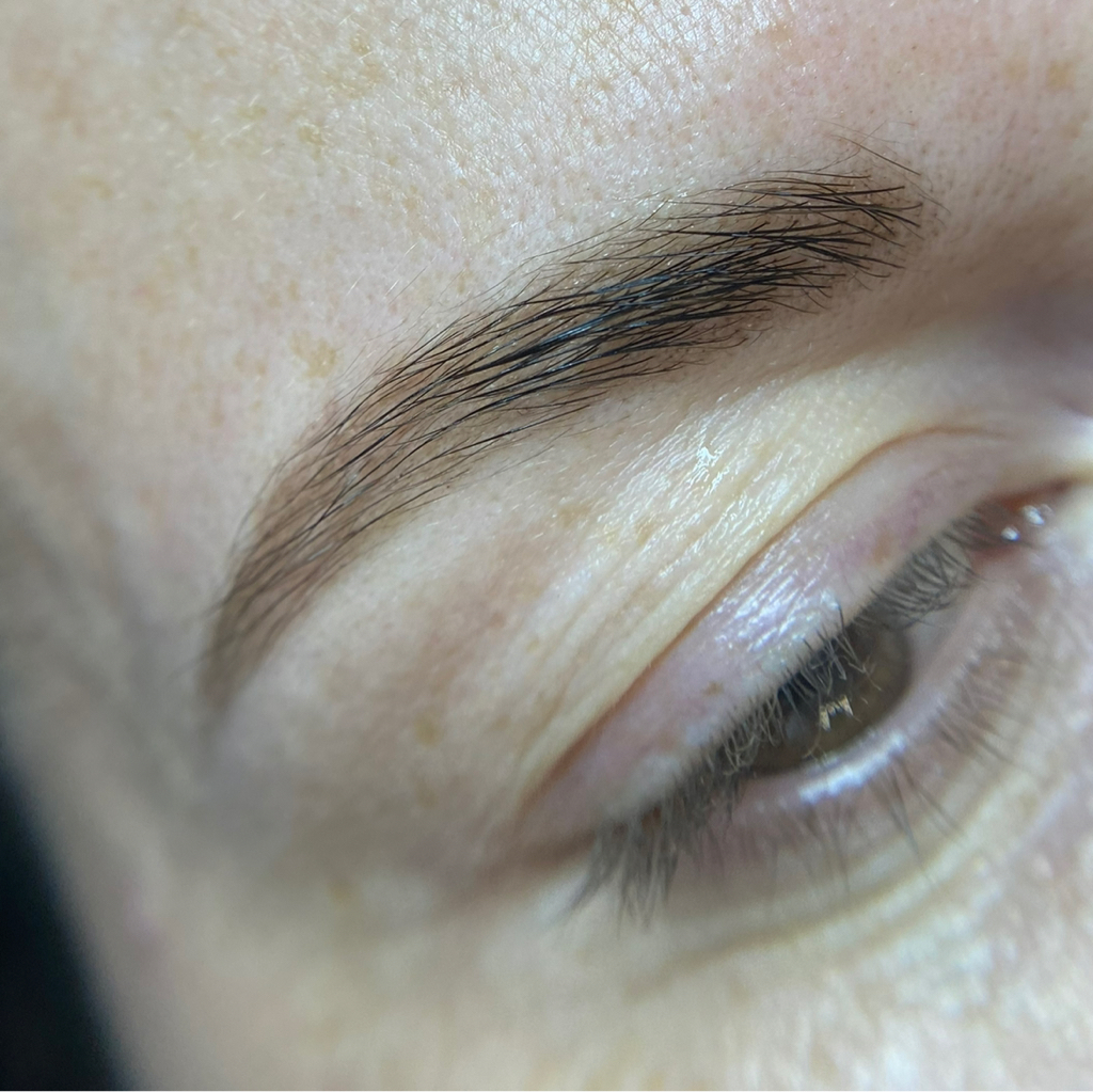 Окрашивание бровей без коррекции