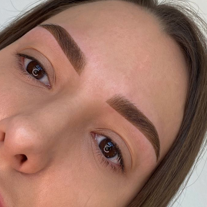 Перманентный макияж бровей