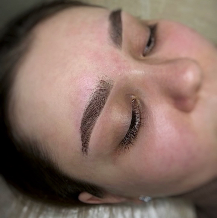 Коррекция бровей(воск, пинцет) окрашивание краской Бронсан