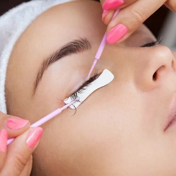 Снятие наращивания ресниц (не наших). С последующим наращиванием.