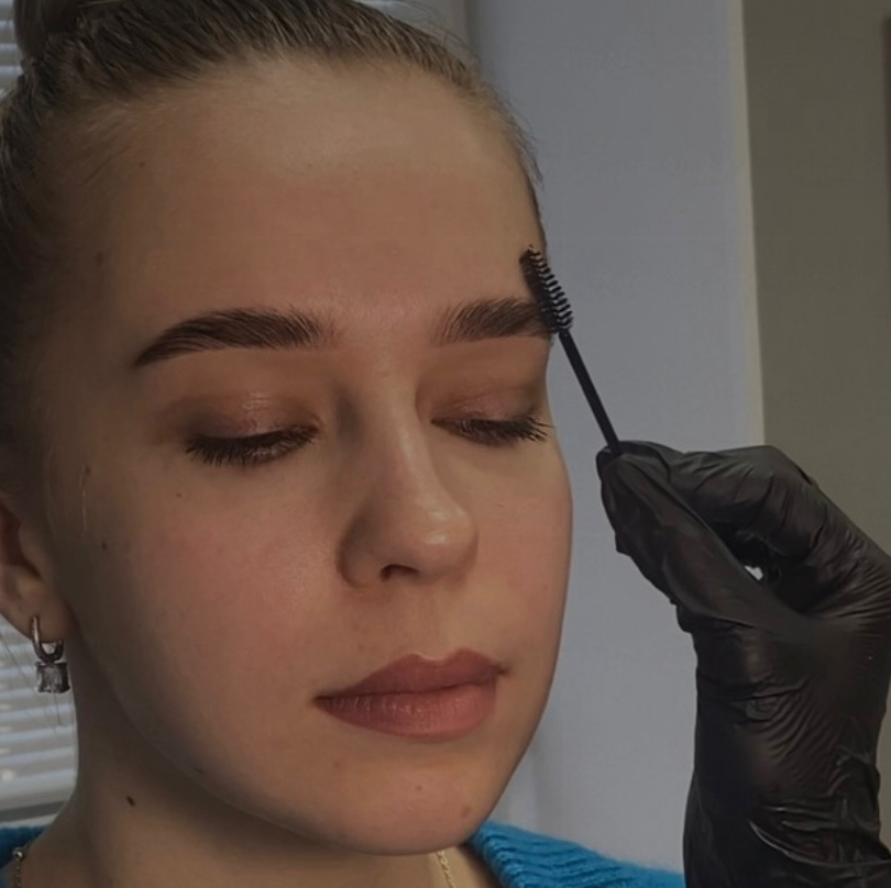 Долговременная укладка + архитектура бровей (с коррекцией, без окрашивания)