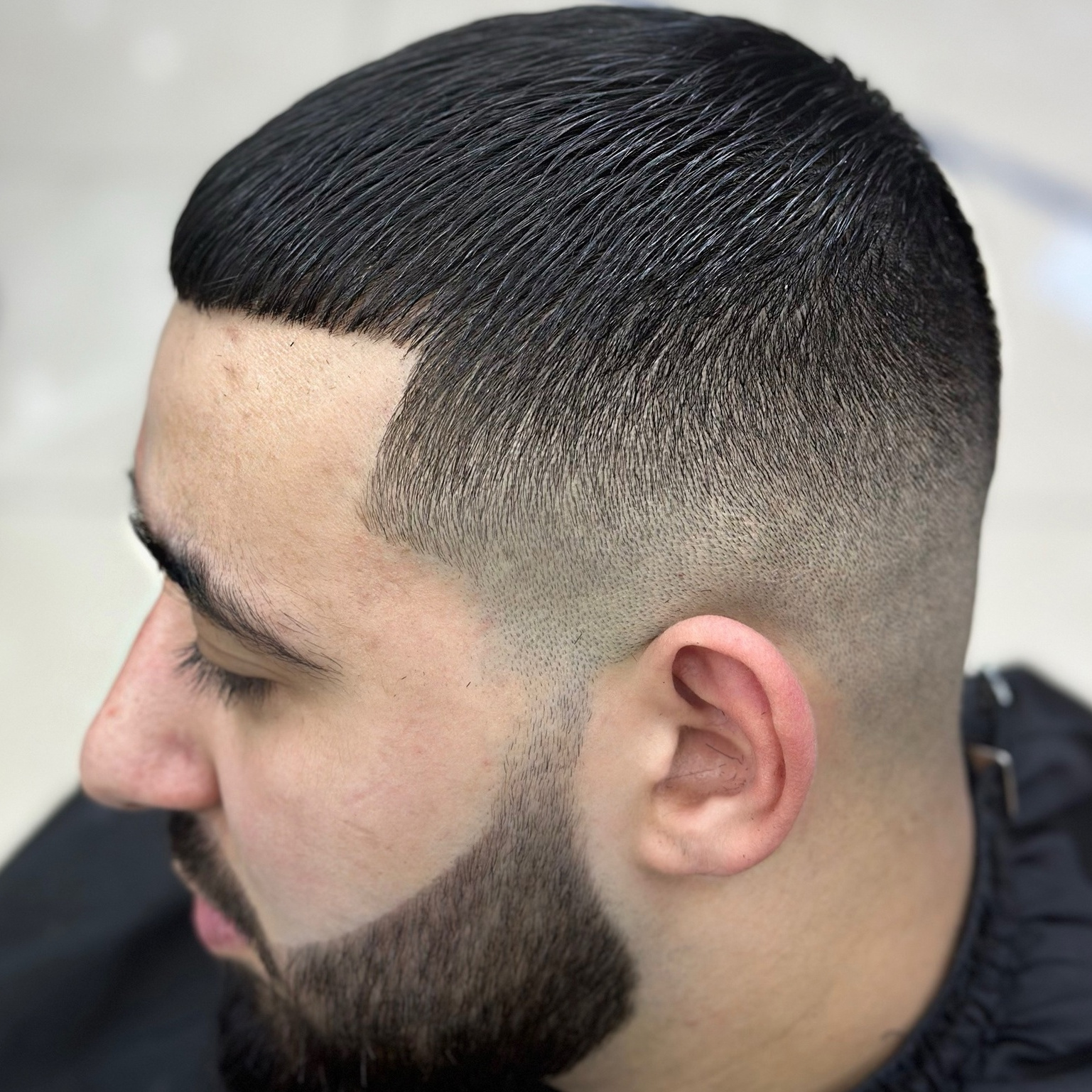 Авторская стрижка + оформление бороды и усов